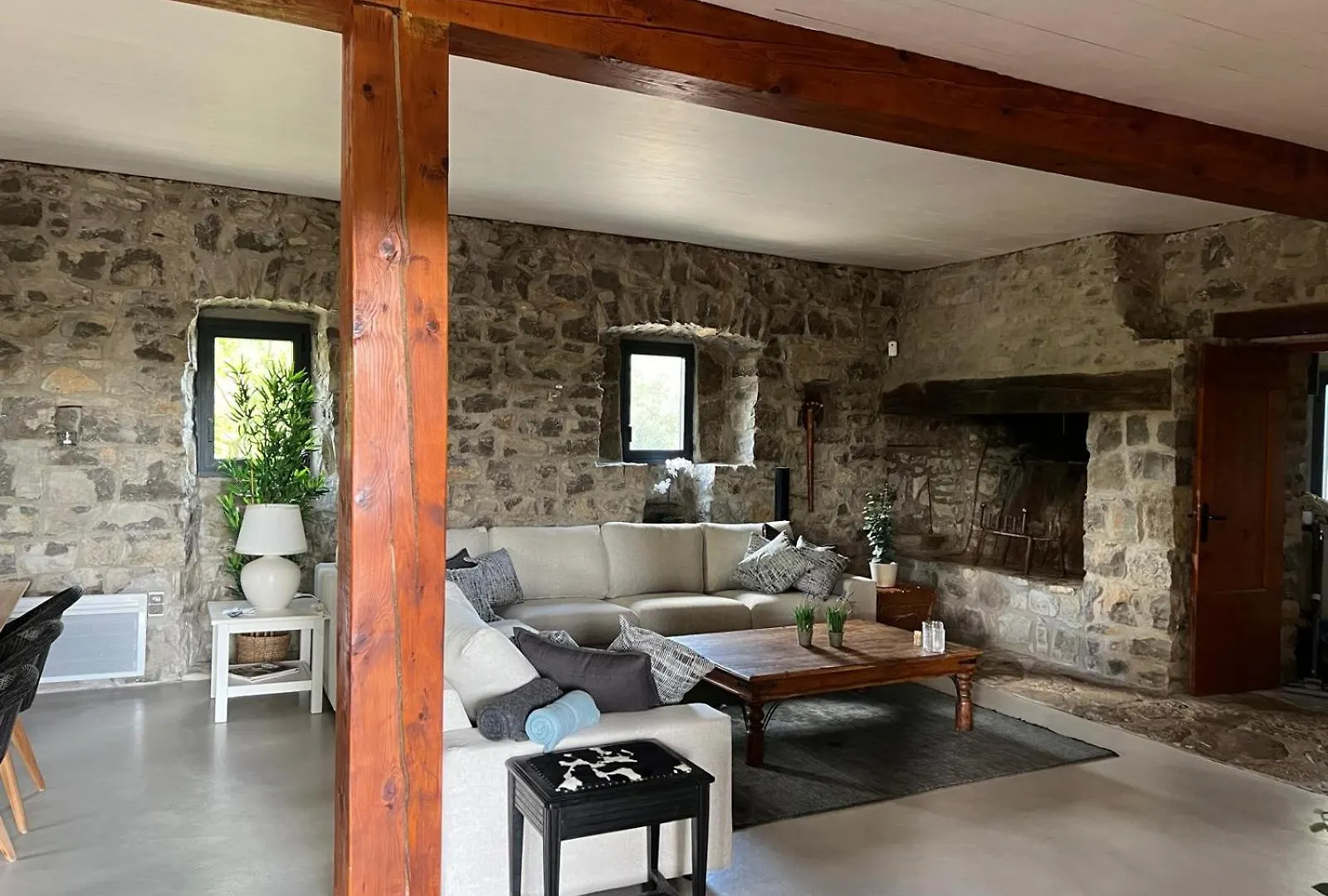 Luxurious Family House With Pool In Ardeche. Villa Les Vans Frankrike